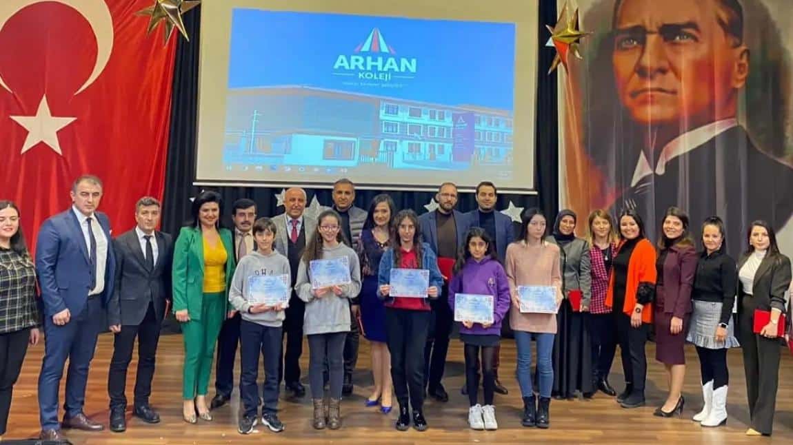 Arhan Koleji' nin düzenlemiş olduğu Deney Yarışması' nda dereceye giren öğrencimiz Halime KILICI ödülünü aldı.